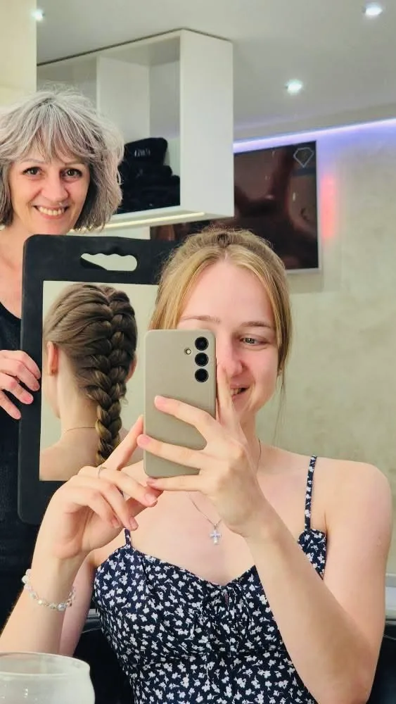 Murielle Wagner, coiffeuse visagiste, dans son salon